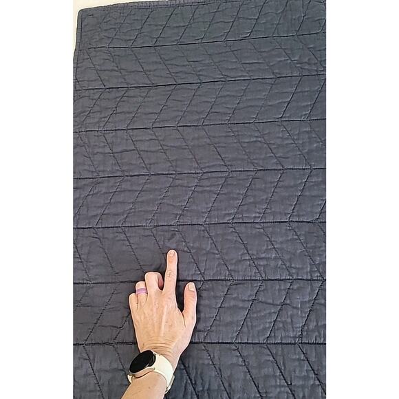 UGG Set of 2 King Pillow Shams Blue Gray Quilted Textured Gauze 35x20 EUC - Picture 7 of 10